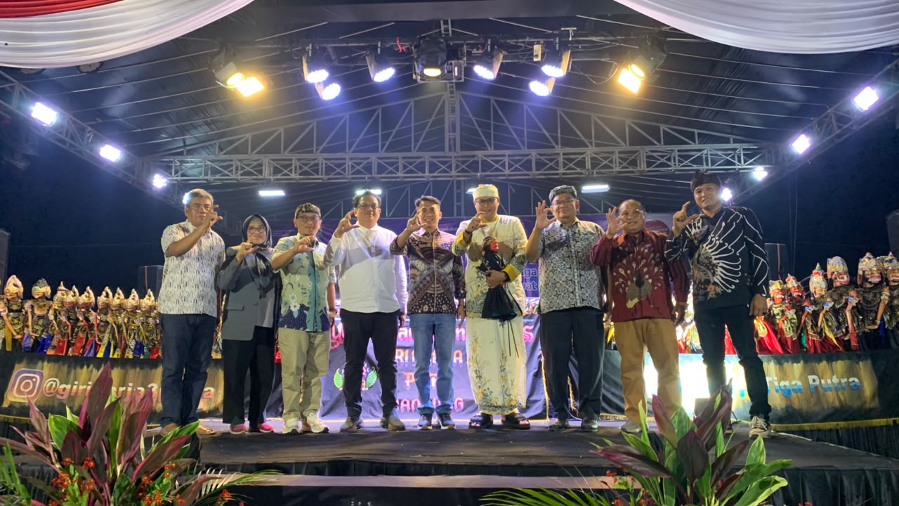 Gandeng Pemkab Cirebon, Kementerian Komdigi Gelar Pertunjukan Rakyat 