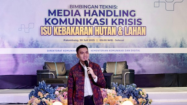 Bimbingan Teknis menghadirkan Jurnalis/News Anchor Andromeda Mercury sebagai narasumber di sesi kedua mengenai public speaking dalam komunikasi krisis.