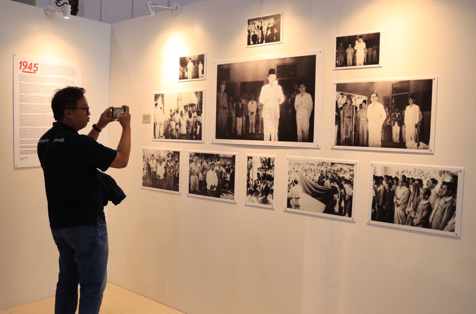 Menyambut HUT ke-80 RI, Pameran Foto dan Arsip 1945 Hadir di Surakarta