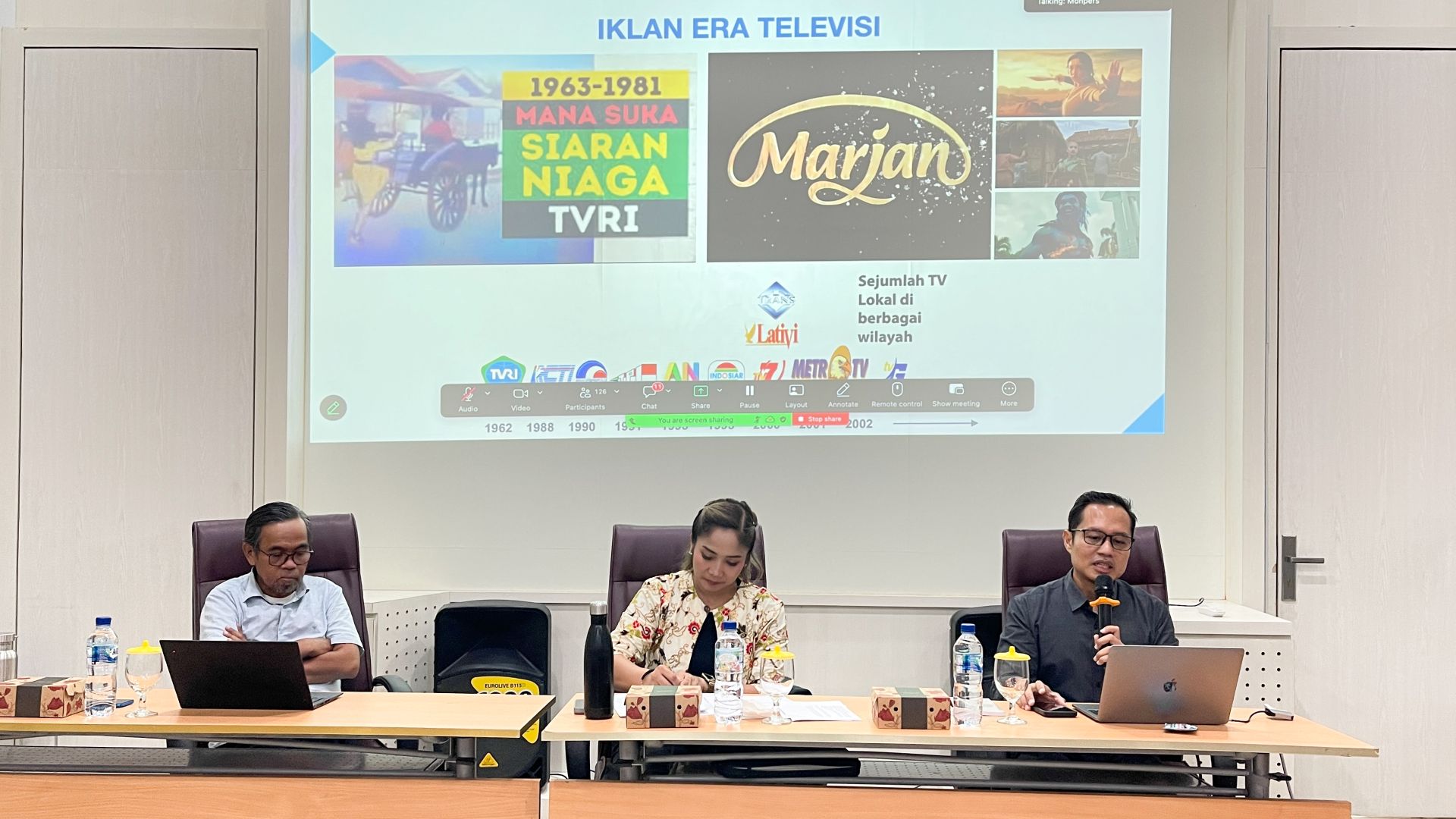 Iklan sebagai Cermin Budaya: Membaca Masyarakat Lewat Bahasa Promosi