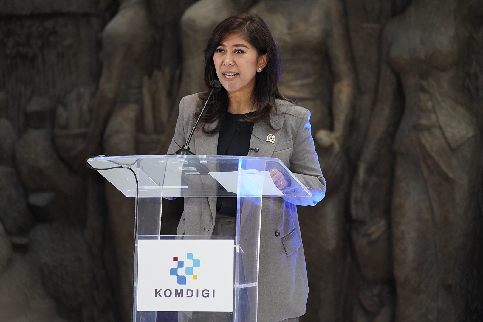 Registrasi Biometrik Nomor Seluler Mulai Berlaku, Meutya Hafid: Upaya Tekan Penipuan Online