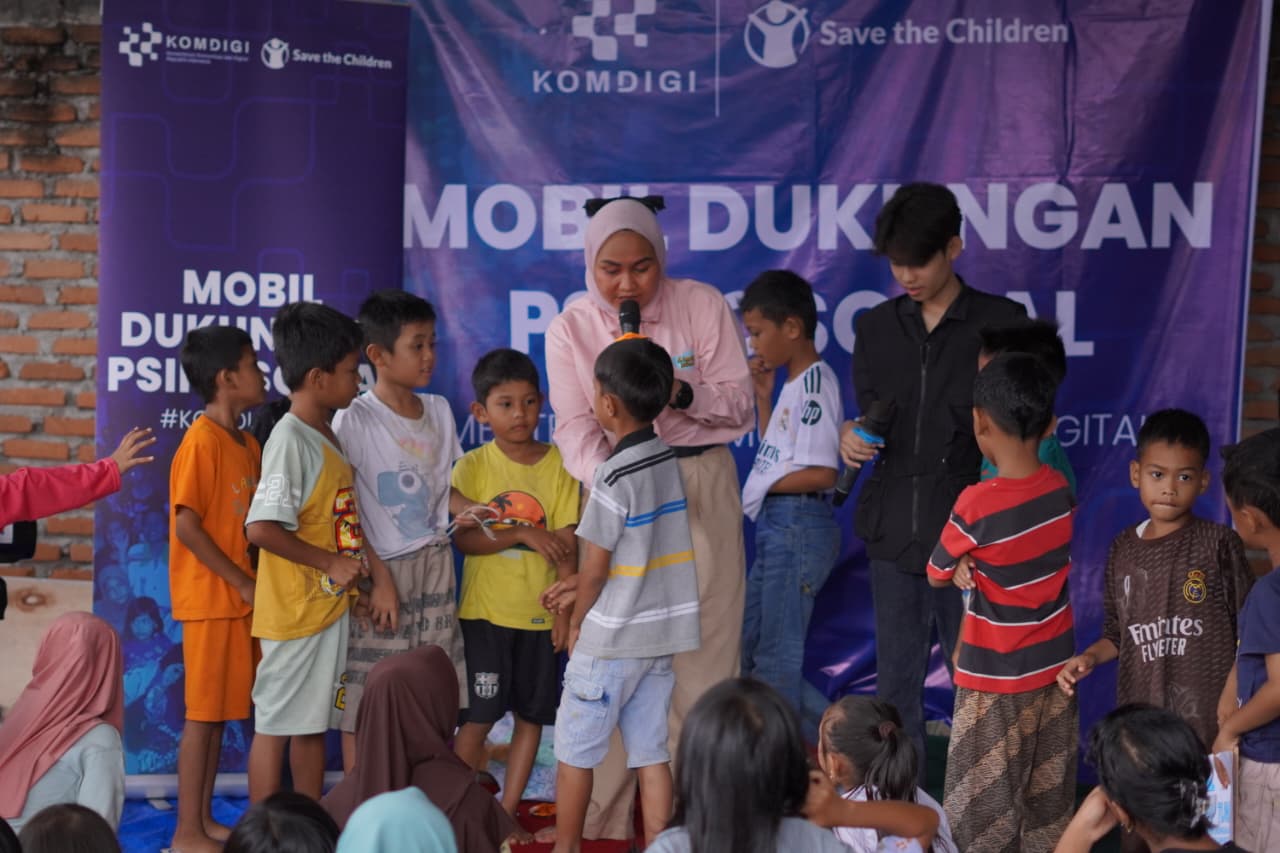 Mobil Dukungan Psikososial Kemkomdigi Kembalikan Senyum Anak Terdampak Bencana di Agam